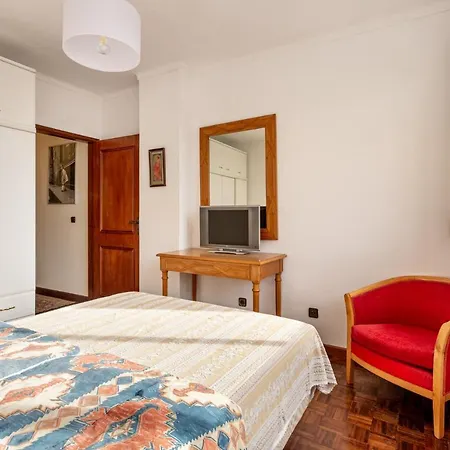 Altido Cosy 1-bed Flat With Pool
