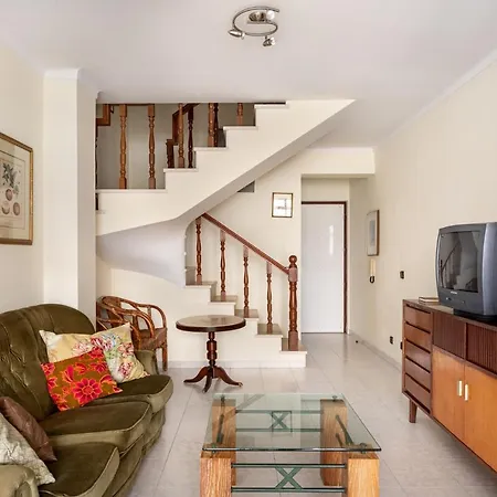 Altido Cosy 1-bed Flat With Pool